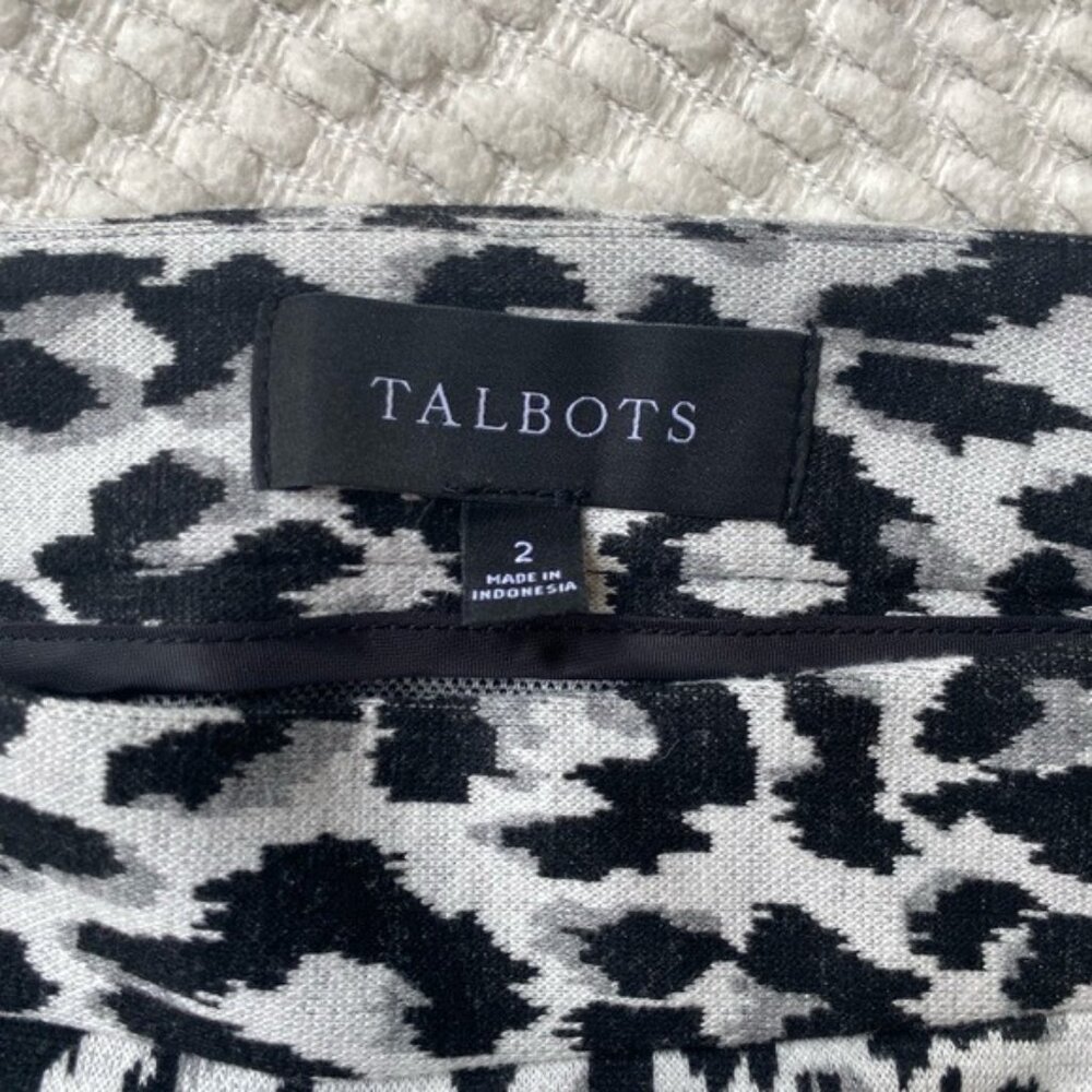 Talbots Black & Gray Animal Print Mini-Skirt Size 2 With Faux Pockets - Picture 3 of 7